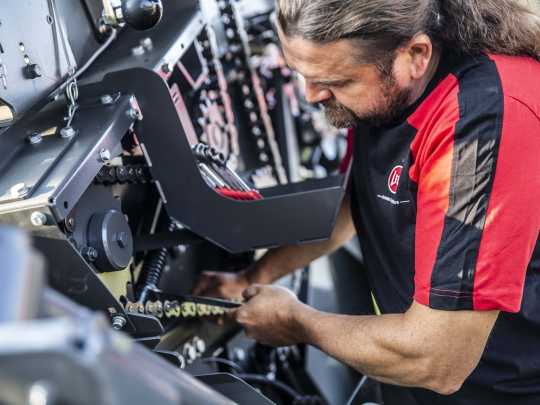 Servisní technik zemědělských strojů