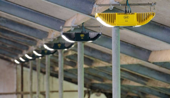 cb120ce8-lely-zeta-i-barn-349685-rg.jpg-900x520-q70-crop-smart-subsampling-2-upscale.jpeg
