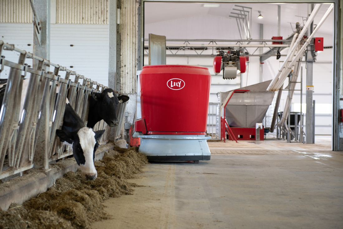 Lely Vector při práci ve stáji