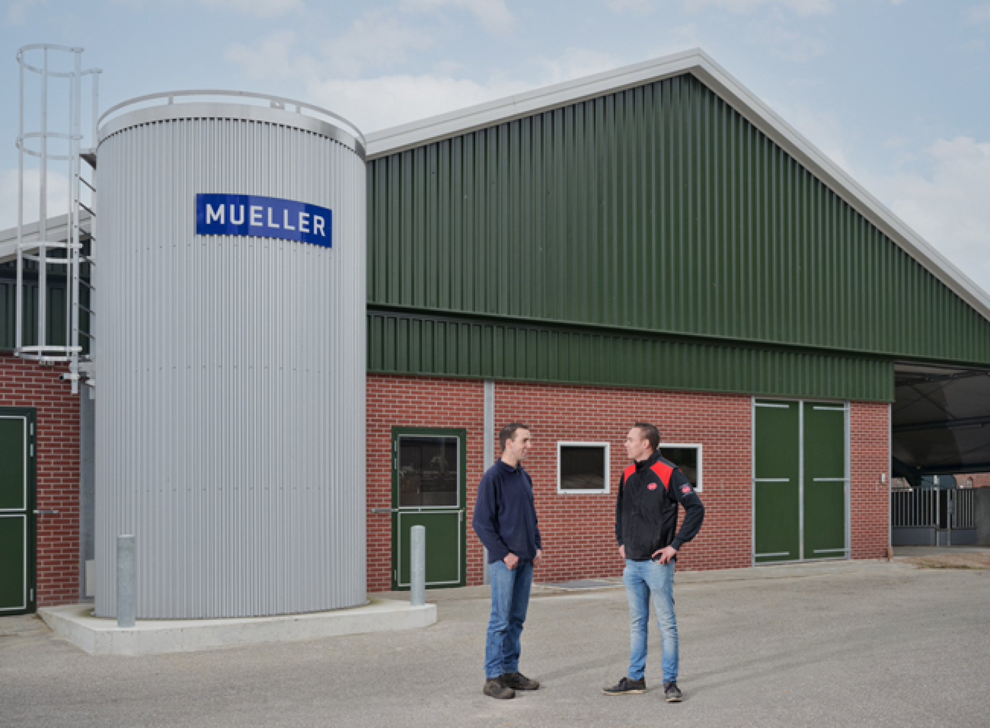 Chladicí tank na mléko Mueller na farmě